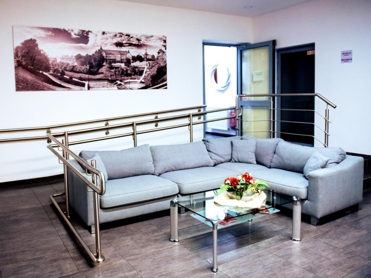 Hotel Feniks Gniezno Exterior foto