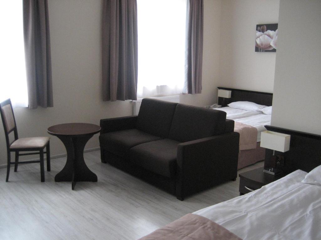 Hotel Feniks Gniezno Habitación foto
